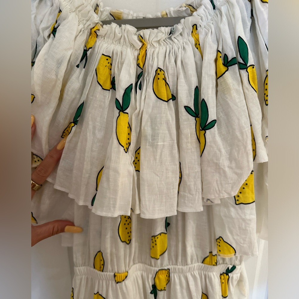 Gil Hurgel lemons dress off the shoulder - Picture 11 of 13